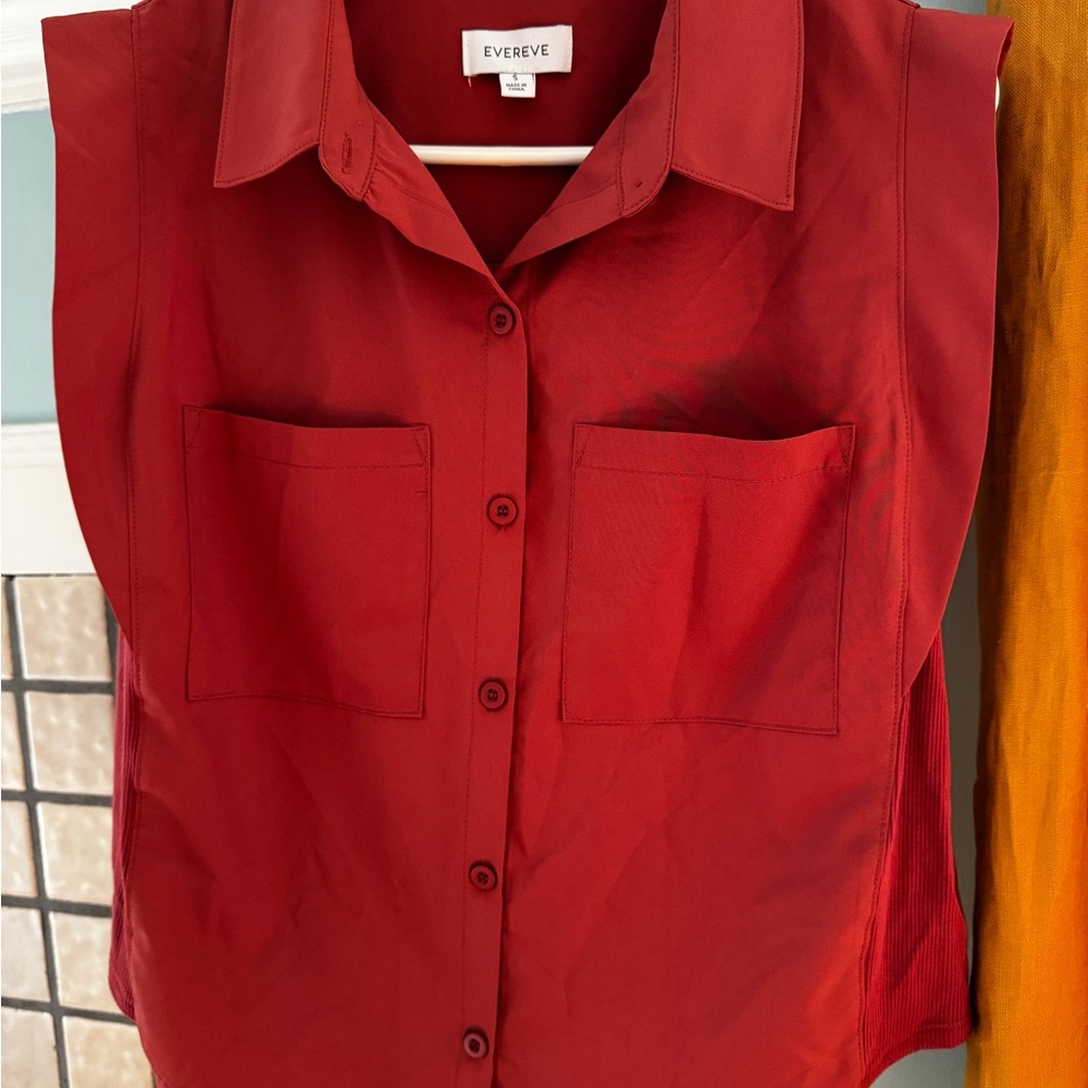Evereve Red Sleeveless Button-Front Shirt with Patch Pockets